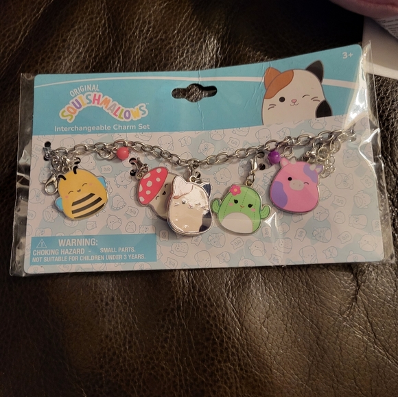 Squishmallows Set of 5. Mystery Bag, Pencil Pouches, Cat Clip, Bracelet + 1 Gift - Picture 6 of 9